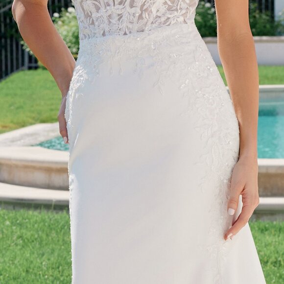 New Off White Bridal Mermaid Gown w/ Floral Lace Embroidery & V-Neck NX JW1036L - Picture 7 of 13